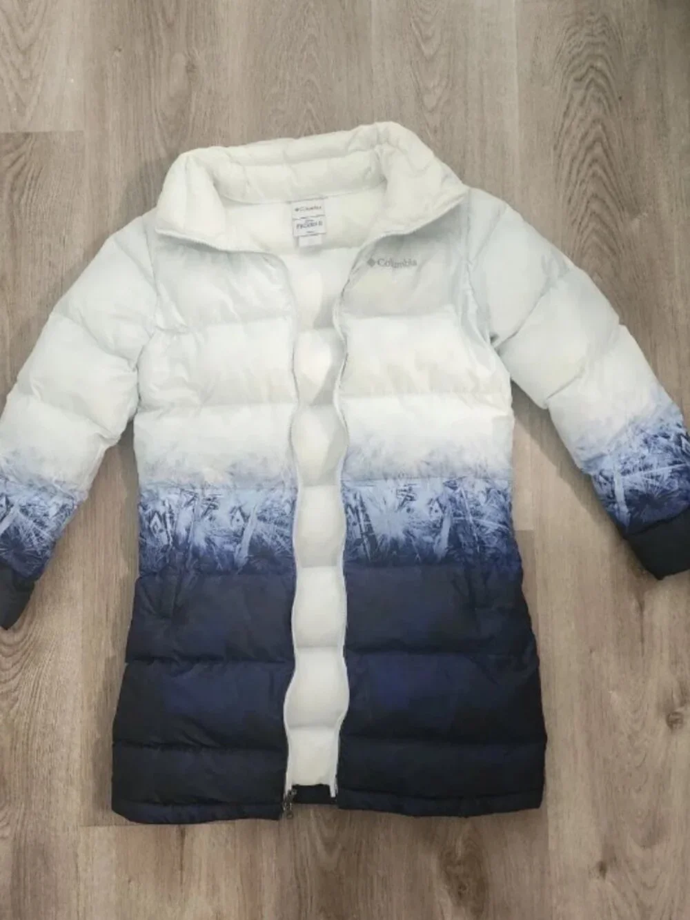 Columbia x Disney Frozen II puffer jacket, kids size Medium (10/12).